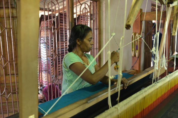 අත්යන්ත්‍ර රෙදිපිළි කලාව